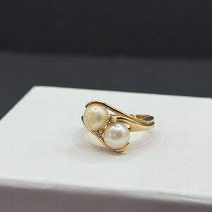Vintage 14k solid gold real pearl and diamond rind size 6